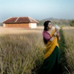 Gayathri Suresh Instagram – “നാട്ടിൻപ്പുറം”✨

PC : @rawpicsphotography 
Styling : @gayathri_r_suresh
Hair Styling & Saree Draping : @lafemmeclinics Vazhalikkavu