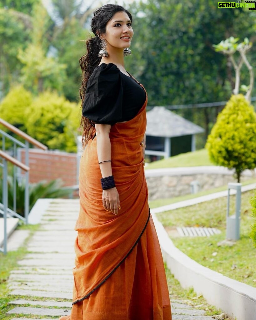 Gayathri Suresh Instagram - Orange is my favourite 🌟 Styling : @gayathri_r_suresh Munnar