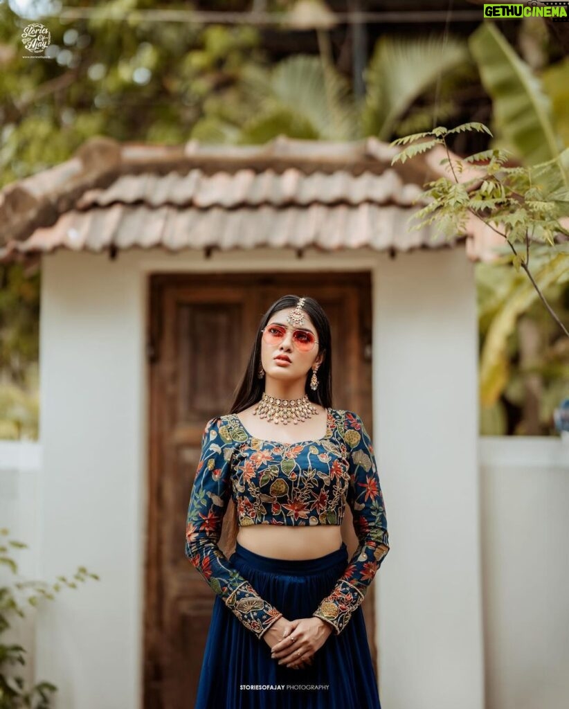 Gayathri Suresh Instagram - •PALLAVI•✨ SHOOT - @storiesofajay MUA - @makeover_by_sruthivipin_ Stylist - @studio.alamara ORNAMENTS - @golden_cup_fashion_jewellery