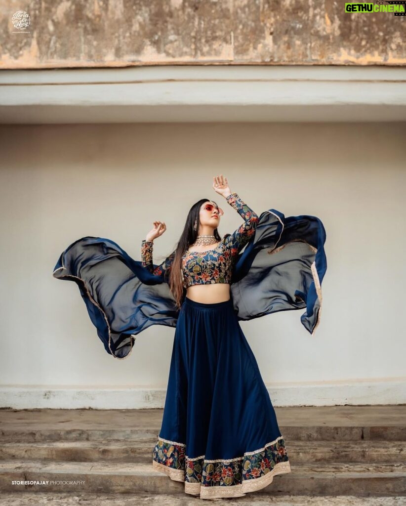 Gayathri Suresh Instagram - •PALLAVI•✨ SHOOT - @storiesofajay MUA - @makeover_by_sruthivipin_ Stylist - @studio.alamara ORNAMENTS - @golden_cup_fashion_jewellery