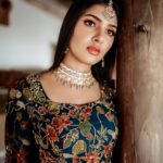 Gayathri Suresh Instagram - •PALLAVI•✨ SHOOT - @storiesofajay MUA - @makeover_by _sruthivipin_ COSTUME - @studio.alamara ORNAMENTS - @golden_cup_fashion_jewellery