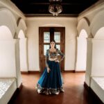 Gayathri Suresh Instagram - •PALLAVI•✨ SHOOT - @storiesofajay MUA - @makeover_by _sruthivipin_ COSTUME - @studio.alamara ORNAMENTS - @golden_cup_fashion_jewellery