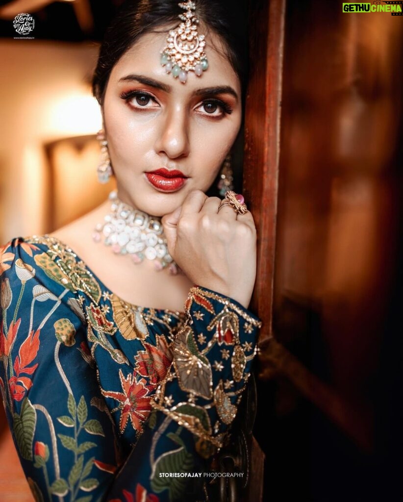 Gayathri Suresh Instagram - •PALLAVI•✨ SHOOT - @storiesofajay MUA - @makeover_by _sruthivipin_ COSTUME - @studio.alamara ORNAMENTS - @golden_cup_fashion_jewellery