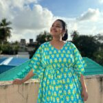 Gayathri Yuvraaj Instagram - I just find myself happy with the simple things 🤗🤗 Happy day 😘 👗 @officialsecretwish