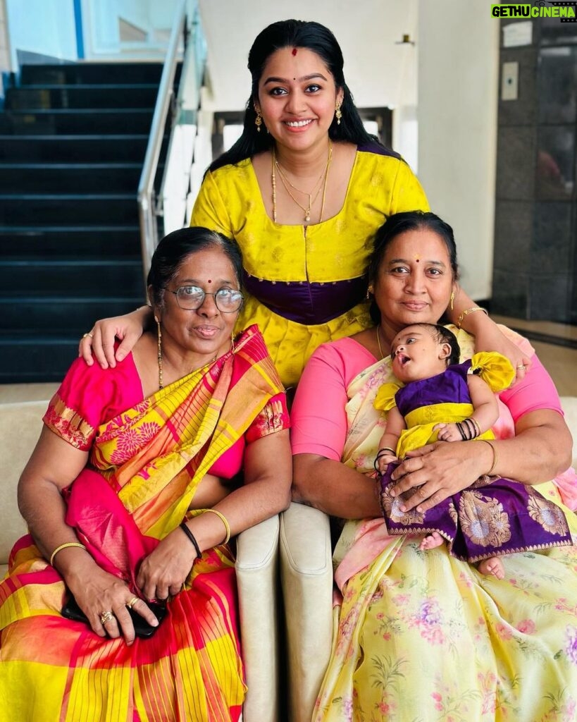 Gayathri Yuvraaj Instagram - Three generation in one frame 😍❤️🦋🧿 @ilandhalir