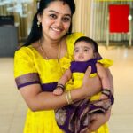 Gayathri Yuvraaj Instagram - “Twinning with my mini-me – because matching outfits make the best memories 👩‍👧💕 Me & yuga outfit @ilandhalir 👗👭#yuga #MommyAndMe #TwinningGoals” #MotherDaughterMoments