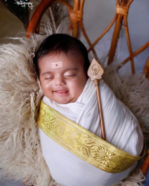 Gayathri Yuvraaj Instagram - “Channeling the divine joy of Lord Muruga on Thai Krithigai day! 🌟👶 Blessing your feed with my little one’s adorable smile that radiates pure bliss. 

📸 @yellowbirdkidsphotography 
#BabyMuruga #KrithigaiCelebrations #blessings