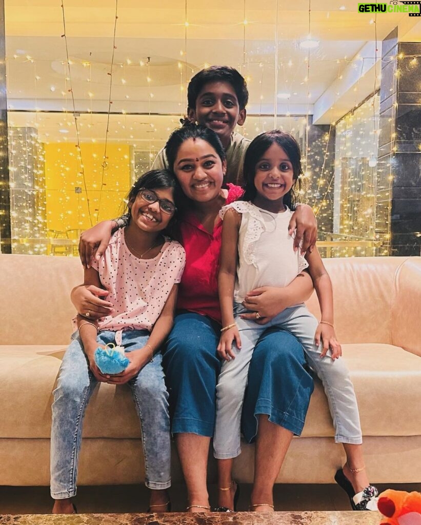 Gayathri Yuvraaj Instagram - “Creating cherished moments with my cousin sisters – a beautiful blend of laughter, love, and shared adventures. 💖 #CousinSistersSquad #FamilyLove”