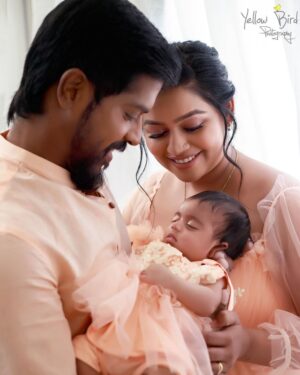 Gayathri Yuvraaj Instagram - Family is a little world created with love ❤️ 

#yuga💕

MUA @profile_makeover @chella_hair_makeup 

Family costume done by @vika.label 

Photography 📸 @yellowbirdkidsphotography 

#family #love #care #yugayuvraaj #yuga #yuvraajgayathri #yugagayathri #photoshoot #photooftheday #tarun #photogenic #photooftheday #picoftheday
