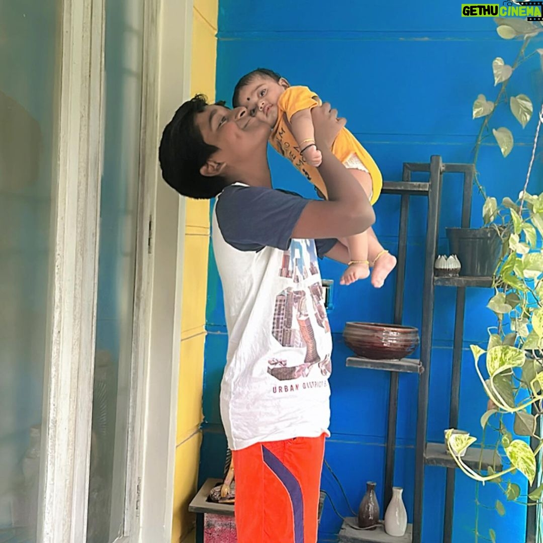 Gayathri Yuvraaj - 196.6K Likes - Two hearts, one frame 🦋
My world in one picture. ❤️👫 🦋
#borthersisterlove❤️ #SiblingBond #foreverlove
#tarunyuvraaj #yugayuvraaj 🦋