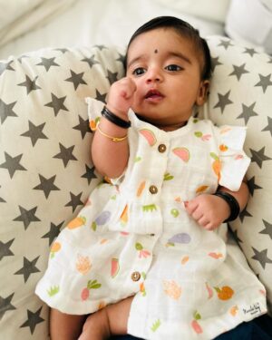 Gayathri Yuvraaj Instagram - “Dressed in giggles and wrapped in love Yuga steals the spotlight. 🌈💖 

  My Chutti Kannamma🦋🦋🦋

Wearing @honchoobaby 

#yugayuvraaj #daddysprincess👑 #🦋🦋