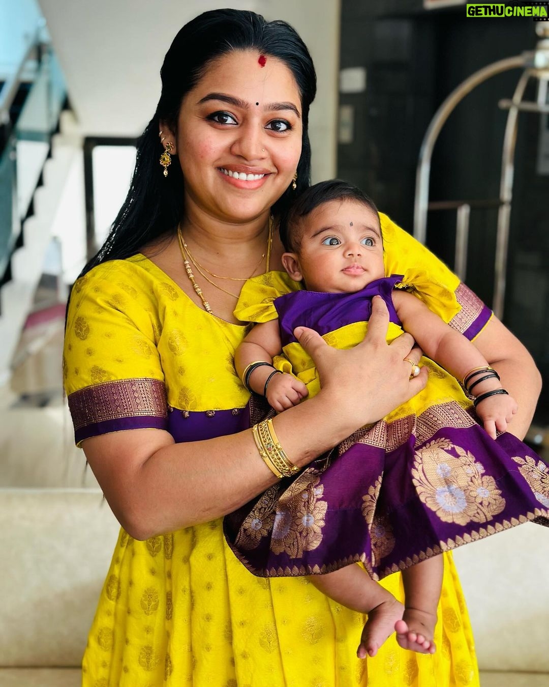 Gayathri Yuvraaj - 487.7K Likes - “Twinning with my mini-me – because matching outfits make the best memories 👩👧💕
Me & yuga outfit @ilandhalir
👗👭#yuga #MommyAndMe #TwinningGoals”
#MotherDaughterMoments