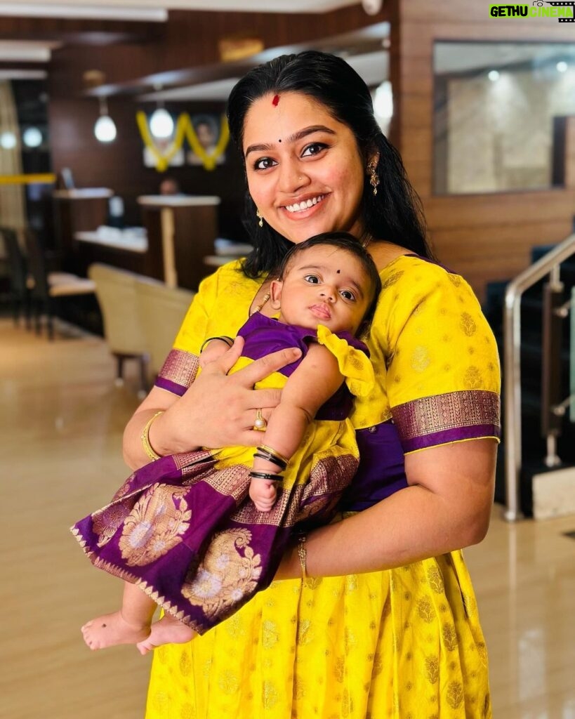 Gayathri Yuvraaj Instagram - “Twinning with my mini-me – because matching outfits make the best memories 👩‍👧💕 Me & yuga outfit @ilandhalir 👗👭#yuga #MommyAndMe #TwinningGoals” #MotherDaughterMoments