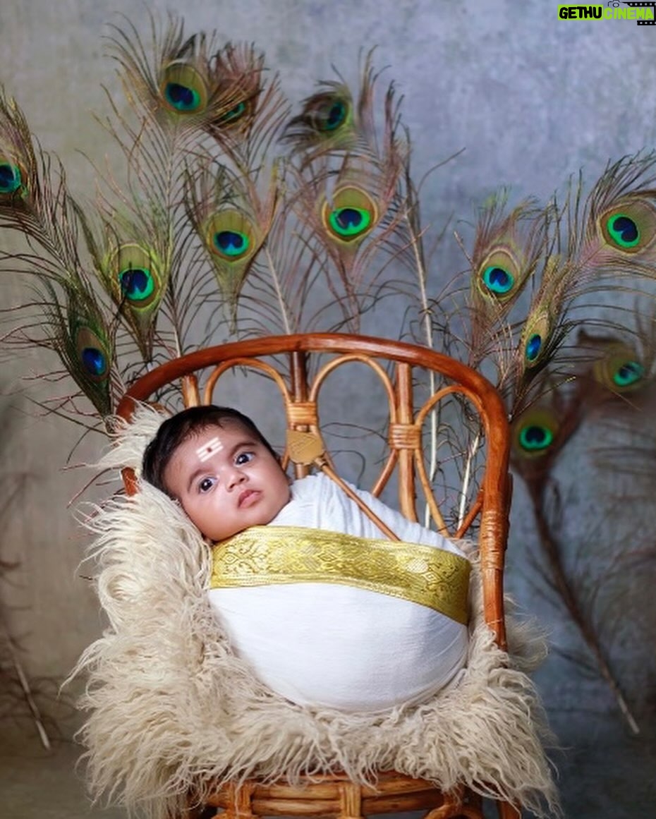 Gayathri Yuvraaj - 605.5K Likes - “Channeling the divine joy of Lord Muruga on Thai Krithigai day! 🌟👶 Blessing your feed with my little one’s adorable smile that radiates pure bliss.
📸 @yellowbirdkidsphotography
#BabyMuruga #KrithigaiCelebrations #blessings