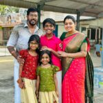Gayathri Yuvraaj Instagram - ✨இனிய தைத்திருநாள் நல்வாழ்த்துக்கள்✨ Saree & blouse @lakshmiboutique2021 @tarun_yuvi_ #dhiya #eesha #yuga💕 @yuvi_smart @jistyjoy90