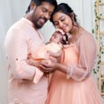 Gayathri Yuvraaj Instagram - 💕Nothing is better than the Family💕 MUA 🎨 : @profile_makeover @chella_hair_makeup Family costumes done by @vika.label 👗👔 Photography 📸: @yellowbirdkidsphotography #family #love #yugayuvraaj #yuvraajgayathri #yuvi #photography #familyphotography #love #care #photogenic #picoftheday #photooftheday #gayathriyuvaraj #gayathri