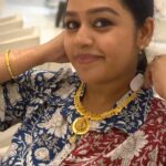 Gayathri Yuvraaj Instagram - எனக்கு புடிச்ச மாதிரியே எல்லாம் வாங்கிட்டோம் 🥰 Offers-அ பாத்து நாங்களே அசந்து போய்ட்டோம்.. ✨ Revathi stores Pongal offers ✨ 1. ₹800 off on Gold per sovereign 2. ₹800 off on silver per Kg 3. 10% less on MRP for silver products 4. 0% wastage on Gold coins 5. Free Silver coins for purchases worth above Rs.10,000 Electronic appliances Offers valid from 10.01.2024 to 18.01.2024 #Pongal #Shopping #RevathiStores #Ad