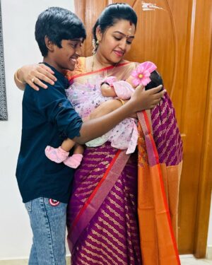 Gayathri Yuvraaj Instagram - My two souls who make my life meaningful ❤️❤️ As a mother anything for you guys .. love you 🥰 @tarun_yuvi_ 
@yuvi_smart
 
Beautiful Saree from @ahanika_fashions 
Blouse @abarnasundarramanclothing
