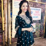 Gehana Vasisth Instagram - Jai vaishno devi mata …. #jaivaishnodevi … #jaimatarani #jaimatadi .. Mujhe par kripa banaye rakhiye …