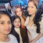 Gehana Vasisth Instagram - Jo hota hai always Achcha hota hai … aur koi galat ni hota … Sab situation hai … Kai bar ham apne karma Sahi karne k liye , galat cheezon me fas jate hai but jaise hi ham pure hote hai .. Bhagwan ganpati ji, hamko wo situation se nikal lete hai … Kyinki bhagwan kabhi kisi k sath galat ni karte … na mere sath na kisi aur k sath .. Kyunki ham sab unko hi aulad hai … #karma #happy #event #party #moveon