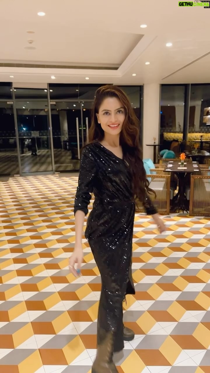 Gehana Vasisth Instagram - Was very tired but stil made this video .. having great time in Goa … . . . . #goa #holiday #party #casino #weekend #valentines #gehanavasisth गोवा