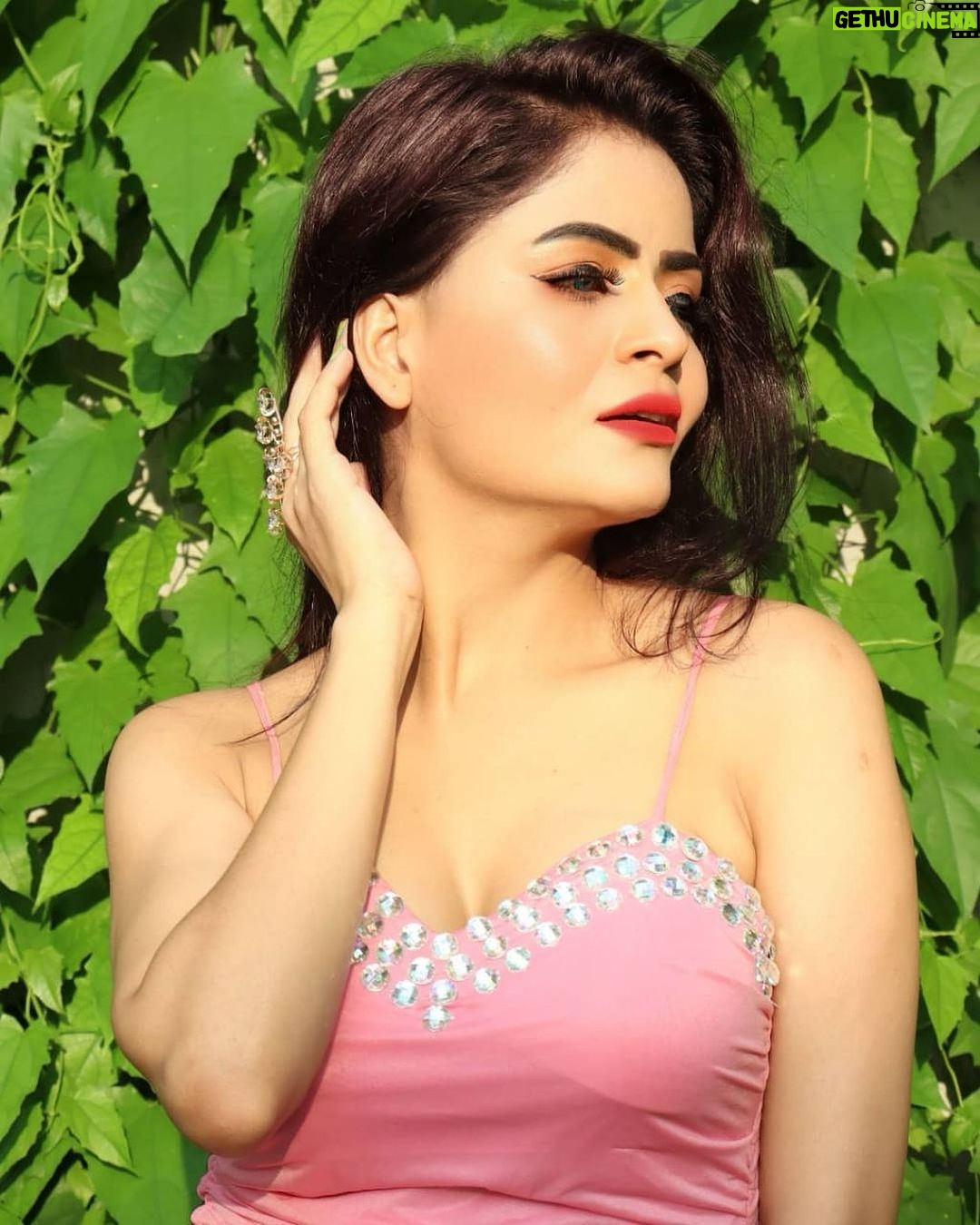 Gehana Vasisth Instagram - Good morning friends … . . . . #ootd #insta #instapost #happy #goals