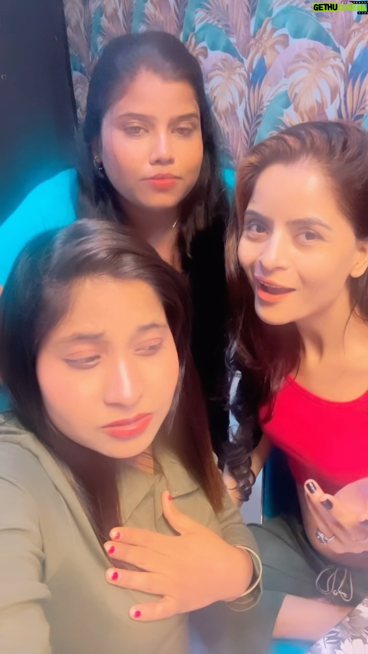 Gehana Vasisth Instagram - Masti time … . . . #reelsindia #video #instareels #bollywood #beautiful #repost #trend #style #trendingreels #photooftheday #viralvideos #art #instalike #likes #model #a #likesforlike #motivation #nature #makeup #m #mumbai #youtube #r #foryoupage #punjabi #post #exploremore #dance #gehanavasisth India