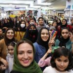 Gelare Abbasi Instagram - جشن امضای کتاب «مریلین مونرو سر جردن »با حضور بی نظیر شما برایم به یاد ماندنی شد . دوستتان دارم ❤️ @nimajpublication @donyayeketaab
