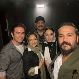 Gelare Abbasi Instagram - دیشب همراه با ابلق و رفقای درجه یک ❤️
آلبوم یک  شب خاطره  انگیز تا عکس های بعدی به دستم برسد . 
💕
جای همه ی شما عزیزانم خالی بود .  ممنونم از طراح لباس بی نظیر،  رفیق خوبم غزال رجبیان و تیم درجه یک @ghazalrajabian