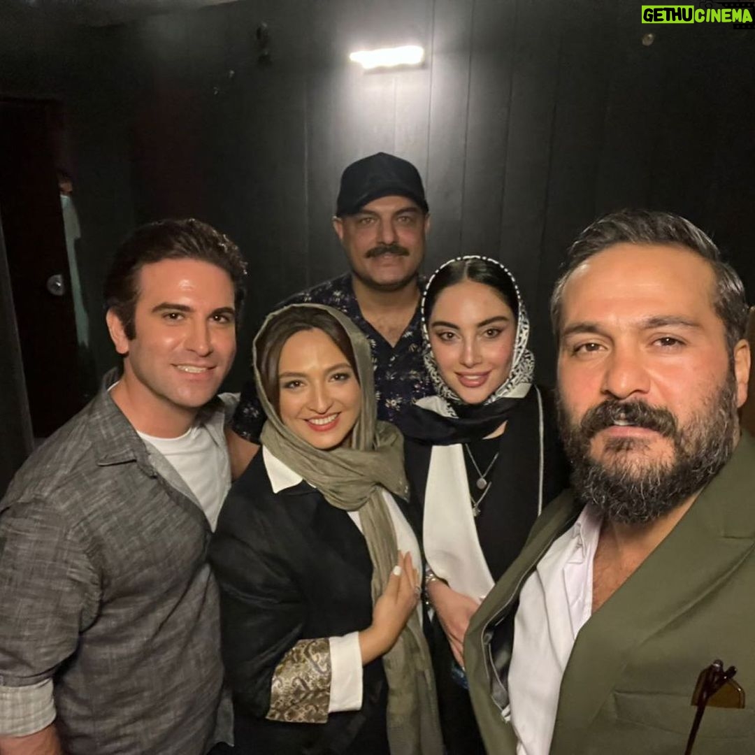Gelare Abbasi - 40.4K Likes - دیشب همراه با ابلق و رفقای درجه یک ❤️
آلبوم یک شب خاطره انگیز تا عکس های بعدی به دستم برسد .
💕
جای همه ی شما عزیزانم خالی بود . ممنونم از طراح لباس بی نظیر، رفیق خوبم غزال رجبیان و تیم درجه یک @ghazalrajabian
