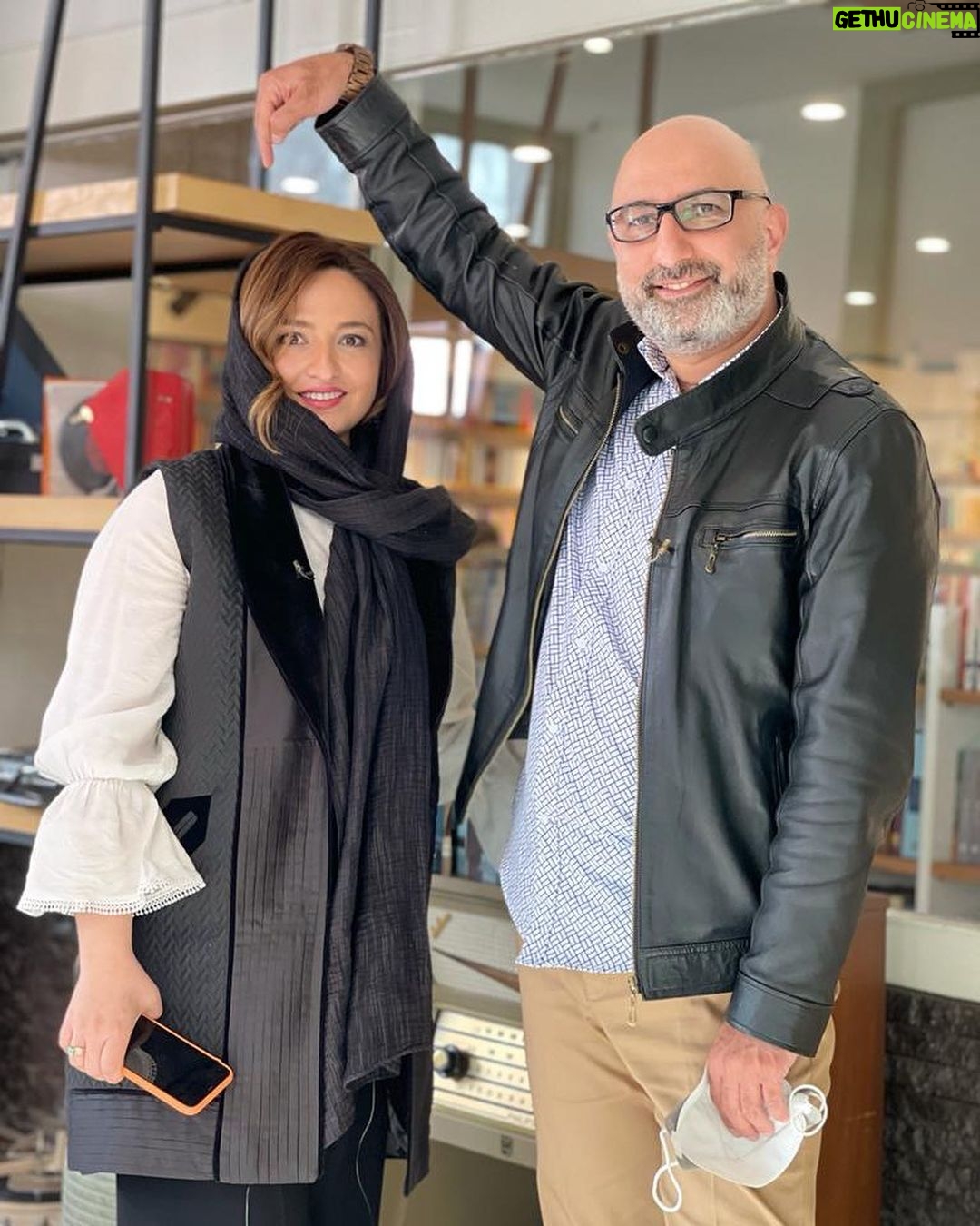 Gelare Abbasi - 27.8K Likes - روزهای خوش کارکردن با رفقا 🌹🌷
خبر خوب اینکه کتاب «استانبولی» منصور ضابطیان عزیز در راه است 📕📕✌️💕
@mansourzabetianofficial