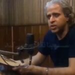 Gelare Abbasi Instagram - * رمان «پای چپ من» با صدای ایوب آقاخانی در قصه شب سوینا گروه سوینا با همکاری نشر ثالث و با حمایت مجموعه دیجی‌پی، رمان «پای چپ من» به نویسندگی کریستی براون و ترجمه منیژه اذکایی را گویا کرد. ایوب آقاخانی نویسنده، کارگردان و بازیگر، این کتاب را خوانده است. این برنامه را علی پنجه‌ای تدوین و میکس کرده است. قسمت اول «پای چپ من» شنبه ۹ بهمن ماه ساعت ۲۲ در برنامه قصه شب سوینا پخش می‌شود. در معرفی این کتاب آمده است: کریستی براون نویسنده، شاعر و نقاش ایرلندی است که مبتلا به نوعی فلج مغزی بود و نمی‌توانست از اعضای بدنش استفاده کند. مادرش نمی‌خواست این مسئله را باور کند و تمام تلاش خود را به کار بست تا به او آموزش دهد. همین یادگیری، باعث ارتباط برقرار کردن با دیگران شد و در ۷ سالگی با پای خود گچی را برداشت و روی تخته کلمه‌ای را نوشت که این موضوع نقطه عطفی در زندگی اش بود. کریستی براون برای اولین بار توانست با پایش با دیگران ارتباط برقرار کند. براون با چاپ زندگینامه شخصی‌اش با عنوان پای چپ من به شهرت زیادی رسید. بعدها فیلمی به نام پای چپ من به کارگردانی جیم شریدان با اقتباس از این کتاب ساخته شد و جایزه اسکار هم برد. شما می‌توانید شنبه تا چهارشنبه ساعت۲۲ از رادیو سوینا به نشانی www.sevinagroup.com/radio برنامه قصه شب سوینا را دریافت کنید. علاقمندان می‌توانند گروه سوینا را در نشانی‌های اینترنتی زیر پی‌گیری کنند: www.sevinagroup.com www.aparat.com/sevinagroup www.instagram.com/sevinagroup T.me/sevinagroup T.me/radio_sevina https://www.youtube.com/channel/UCs2-CtvQ8W3YZ2M7Xy8DQHQ https://twitter.com/sevinagroup @gelarehabbasi @kkasirian  @ayoubaghakhaniofficial @mydigipay @salesspublication ساخت تیزر: افشین ضیائیان @afshinziaian #سوینا #سینمای_نابینایان #گلاره_عباسی #رادیو_سوینا #رادیو_اینترنتی #برنامه_های_رادیویی #قصه_شب_سوینا #قصه_شب #ایوب_آقاخانی #پای_چپ_من  #نشر_ثالث #پادکست #کتاب_گویا