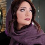 Gelare Abbasi Instagram - نمی دونم به‌کجا نگاه می کنم ولی می دونم دارم به این فکر می کنم که این روزها شلیک خیلی زیاد است ‌ عشق خیلی کم دیالوگی از فیلمی که دوستش دارم ❤️ برای هم عشق ارزو کنیم تا جهانمان زیباتر شود . روز زن های سرزمینم مبارک که هر روز، روز شما شیر زنان ایران زمین است .💕❤️ @edithbridebook ❤️🌷ممنونم که با عشق در کنار ما هستید 💐💐