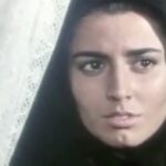 Gelare Abbasi Instagram - انتشار نسخه ویژه نابینایان «لیلا» با صدای بی‌تا فرهی بی‌تا فرهی فیلم سینمایی «لیلا» ساخته داریوش مهرجویی را برای نابینایان توضیح‌دار کرد. به گزارش روابط عمومی سوینا، این گروه نسخه ویژه نابینایان فیلم سینمایی «لیلا» ساخته داریوش مهرجویی را روز پنجشنبه ۱۸ آذر ماه در چارچوب برنامه فیلمخانه منتشر می‌کند. این فیلم روز پنجشنبه ساعت ۱۹ از رادیو سوینا پخش می‌شود و پس از آن، روی سایت سوینا در دسترس مخاطبان قرار می‌گیرد. نظارت متن و ضبط این برنامه به عهده کیوان کثیریان بوده و متن روایت آن را محدثه واعظی‌پور نوشته است. این برنامه در استودیو فراز ضبط شده و مرجان طبسی آن را میکس و تدوین کرده است. علاقمندان می‌توانند با مراجعه به پایگاه اینترنتی سوینا به نشانی www.sevinagroup.com به فایل صوتی فیلم‌های سینمایی توضیح‌دار دسترسی داشته باشند. این گروه پیشتر نسخه توضیح‌دار فیلم‌های سینمایی ایرانی «روز واقعه» با صدای افشین زی‌نوری، «دلشدگان» با صدای شبنم مقدمی، «مادر» با صدای احترام برومند، «بنفشه آفریقایی» با صدای علیرضا شجاع‌نوری، «باشو غریبه کوچک» با صدای پریناز ایزدیار، «خانه دوست کجاست» با صدای ستاره اسکندری، «یک بوس کوچولو» با صدای علیرضا آرا، «من، ترانه ۱۵ سال دارم» با صدای سارا بهرامی، «هامون» با صدای پرویز پرستویی، «روسری‌ آبی» با صدای رخشان بنی‌اعتماد، «مسافران» با صدای صابر ابر، «اجاره‌نشین‌ها» با صدای هوتن شکیبا، «درباره الی» با صدای فرشته صدرعرفایی، «به همین‌سادگی» با صدای مهراوه شریفی‌نیا، «بودن یا نبودن» با صدای بهناز جعفری، «گل‌های داوودی» با صدای ژرژ پطروسی و «مارمولک» با صدای بهرام افشاری را در قالب برنامه فیلمخانه منتشر کرده است. سوینا را در نشانی‌های اینترنتی زیر پی‌گیری کنید: www.sevinagroup.com www.aparat.com/sevinagroup www.instagram.com/sevinagroup T.me/sevinagroup T.me/radio_sevina https://www.youtube.com/channel/UCs2-CtvQ8W3YZ2M7Xy8DQHQ https://twitter.com/sevinagroup @sevinagroup @gelarehabbasi @kkasirian @farazstudio @mo.vaezipour @marjan.tabasi ساخت تیزر: افشین ضیائیان @afshinziaian #سوینا #سینمای_نابینایان #گروه_سوینا #sevinagroup #فیلم_صوتی #گلاره_عباسی #فیلمخانه #لیلا #داریوش_مهرجویی #فیلم_سینمایی_لیلا   #فیلم_سینمایی #سینما  #فیلم_سینمایی_توضیحدار #بیتا_فرهی