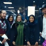 Gelare Abbasi Instagram - رفقای دوست داشتنی من❤️ «مریلین مونرو سر جردن » شب خاطره انگیز با بهترین ها پوریا عالمی .زهرا جانم . کاملیای مهربون . سیناحجازی درجه یک . شهر کتاب الهیه @pouria.alami @sinahejazi وای شرمین عزیزم. رفیق جانم . همراهم . پشت شیشه است . شرمین همیشه متفاوت است . حتی تو عکس ❤️ @sherminnaderi 💕💕💕
