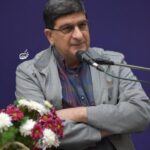 Gelare Abbasi Instagram - دیشب شب بزرگی بود .. آقای مستور نازنین ممنون شما نور هستید و مسیر م را روشن می کنید. خدا شما را برای ادبیات ما حفظ کند . آقای کثیریان عزیز شما همیشه از گذشته تا اینده حامی و بزرگ من هستید . تا ابد چشمم به حضور شماست . تینای نازنین با صدای زیبایت برایمان مریلین مونرو را روان تر و دوست داشتنی تر از نوشته ی من خواندی .. اقای ابوالفتحی عزیز راه درازی در پیش داریم . ممنونم لز همه ی شما که به من اعتماد کردید . رونمایی از کتاب«مریلین مونرو سر جردن » در شهر کتاب الهیه