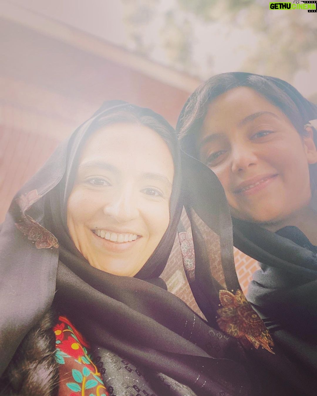 Gelare Abbasi - 32.9K Likes - سیزدتونبه در #شادروان
عکس های پشت صحنه ی فیلم «شادروان » ❤️
@sinamehraad @bayati__nazanin @royateymourian @behrangalavi_official @masoud.salami @babiardalan @hossein.namazi.official @abbas.naderan @roozbeh_nematollahi
