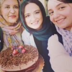 Gelare Abbasi Instagram - سیزدتون‌به در #شادروان عکس های پشت صحنه ی فیلم «شادروان » ❤️ @sinamehraad @bayati__nazanin @royateymourian @behrangalavi_official @masoud.salami @babiardalan @hossein.namazi.official @abbas.naderan @roozbeh_nematollahi