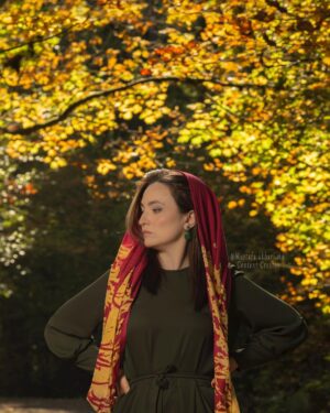 Gelare Abbasi Instagram - پاییز متفاوت 🍁🍂 تجربه ای  جدید در کنار  دوستان هنرمندم @shahrzadjewellery 
کار کردن کنار شما همیشه  لذت بخش  است. 💎❤️
#ونکور#پاریس
@mostafa.akbari.ma 📷
@shahrzadjewellery