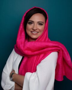 Gelare Abbasi Instagram - سلام رفقای نازنین . همراهان دوست داشتنی ممنون از همه ی پیام های پر مهرتون . ممنون که برنامه ی ما تماشا کردید . دوستتون دارم.💕💕💕💕🌈🌈🌻🌻🌻