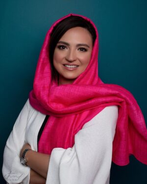 Gelare Abbasi Instagram - سلام  رفقای  نازنین . همراهان  دوست داشتنی  ممنون  از همه ی  پیام  های  پر مهرتون . ممنون که برنامه ی ما تماشا کردید .
دوستتون دارم.💕💕💕💕🌈🌈🌻🌻🌻