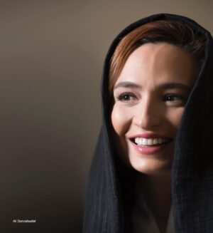 Gelare Abbasi Instagram - هميشه گفتم من و دنيا دست به يكي كرديم برای جمع كردن بهترين ها در كنار من. 
بهترین های  من،  ممنون که  همیشه  همراه و همدل  هستید.
گاهی گفتن دوستتان دارم‌های  بی‌بهانه چقدر می چسبد. ❤️💛
@alidarvishsefat