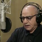 Gelare Abbasi Instagram - * هدیه نوروزی پرویز پرستویی به سوینا؛ نسخه ویژه نابینایان فیلم سینمایی «هامون» با صدای پرویز پرستویی پرویز پرستویی فیلم سینمایی «هامون» را برای نابینایان توضیح‌دار کرد. به گزارش روابط عمومی سوینا، این گروه در آستانه سال نوروز، نسخه ویژه نابینایان فیلم سینمایی «هامون» به نویسندگی و کارگردانی داریوش مهرجویی را روز پنجشنبه ۲۸ اسفند ماه در چارچوب برنامه فیلمخانه منتشر می‌کند. این فیلم روز پنجشنبه ساعت ۱۹ از رادیو سوینا پخش می‌شود و پس از آن، روی سایت سوینا در دسترس مخاطبان قرار می‌گیرد. نظارت متن و ضبط این برنامه به عهده کیوان کثیریان بوده، متن روایت این فیلم را محدثه واعظی‌پور نوشته و در استودیو فراز ضبط شده است. مرجان طبسی نیز این برنامه را تدوین و میکس کرده است. علاقمندان می‌توانند با مراجعه به پایگاه اینترنتی سوینا به نشانی www.sevinagroup.com به فایل صوتی فیلم‌های سینمایی توضیح‌دار دسترسی داشته باشند. این گروه پیشتر نسخه توضیح‌دار فیلم‌های سینمایی ایرانی «روز واقعه» با صدای افشین زی‌نوری، «دلشدگان» با صدای شبنم مقدمی، «مادر» با صدای احترام برومند، «بنفشه آفریقایی» با صدای علیرضا شجاع‌نوری، «باشو غریبه کوچک» با صدای پریناز ایزدیار، «خانه دوست کجاست» با صدای ستاره اسکندری، «یک بوس کوچولو» با صدای علیرضا آرا و «من، ترانه ۱۵ سال دارم» با صدای سارا بهرامی را در قالب برنامه فیلمخانه منتشر کرده است. سوینا را در نشانی‌های اینترنتی زیر پی‌گیری کنید: www.sevinagroup.com www.aparat.com/sevinagroup www.instagram.com/sevinagroup T.me/sevinagroup T.me/radio_sevina https://www.youtube.com/channel/UCs2-CtvQ8W3YZ2M7Xy8DQHQ https://twitter.com/sevinagroup @parvizparastouei @gelarehabbasi @kkasirian @farazstudio @marjan.tabasi ساخت تیزر: افشین ضیائیان #سوینا #سینمای_نابینایان #گروه_سوینا #sevinagroup #فیلم_صوتی #گلاره_عباسی #فیلمخانه #داریوش_مهرجویی #هامون #پرویزپرستویی #پرویز_پرستویی  #فیلم_سینمایی #سینما  #فیلم_سینمایی_توضیح_دار