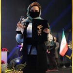 Gelare Abbasi Instagram - دیشب به لطف خدا و توجه داوران محترم، نقش من در فیلم ابلق دیده شد. از نرگس آبیار و تک تک اعضای محترم گروه ابلق تشکر می‌کنم. دست تمام همکارانم به ویژه نامزدهای این بخش را می‌فشارم. از تمام دوستان و همکارانی که به شیوه‌های مختلف تبریک گفتند و مرا شرمنده لطف خود کردند سپاسگزارم و از اینکه نتوانستم بلافاصله پاسخ محبت همه‌ دوستان را بدهم پوزش می‌خواهم. از پیام‌های پرمهر دوستان نادیده و همراهان همیشگی‌ام کمال تشکر را دارم. امیدوارم این شرایط سخت برای مردم ایران هرچه زودتر به پایان برسد و روزهای بهتری در انتظار همه‌مان باشد @ghazalrajabian طراح نازنینم غزال رجبیان @beauty_by_niloufar ❤️و فرشته عزیزم @fereshtehzand_makeupartist