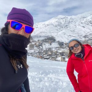 Gelare Abbasi Instagram - امروز  پیش  به  سوی  بهتر شدن جهانم ❄️❤️ رسیدن  به  قله  در برف  قصه ی  دیگریست  که  باید هزار بار  بخوانمش ❄️❤️💪💕❤️
با  خانم  مربی  عزیزم ✌️
@j.kia