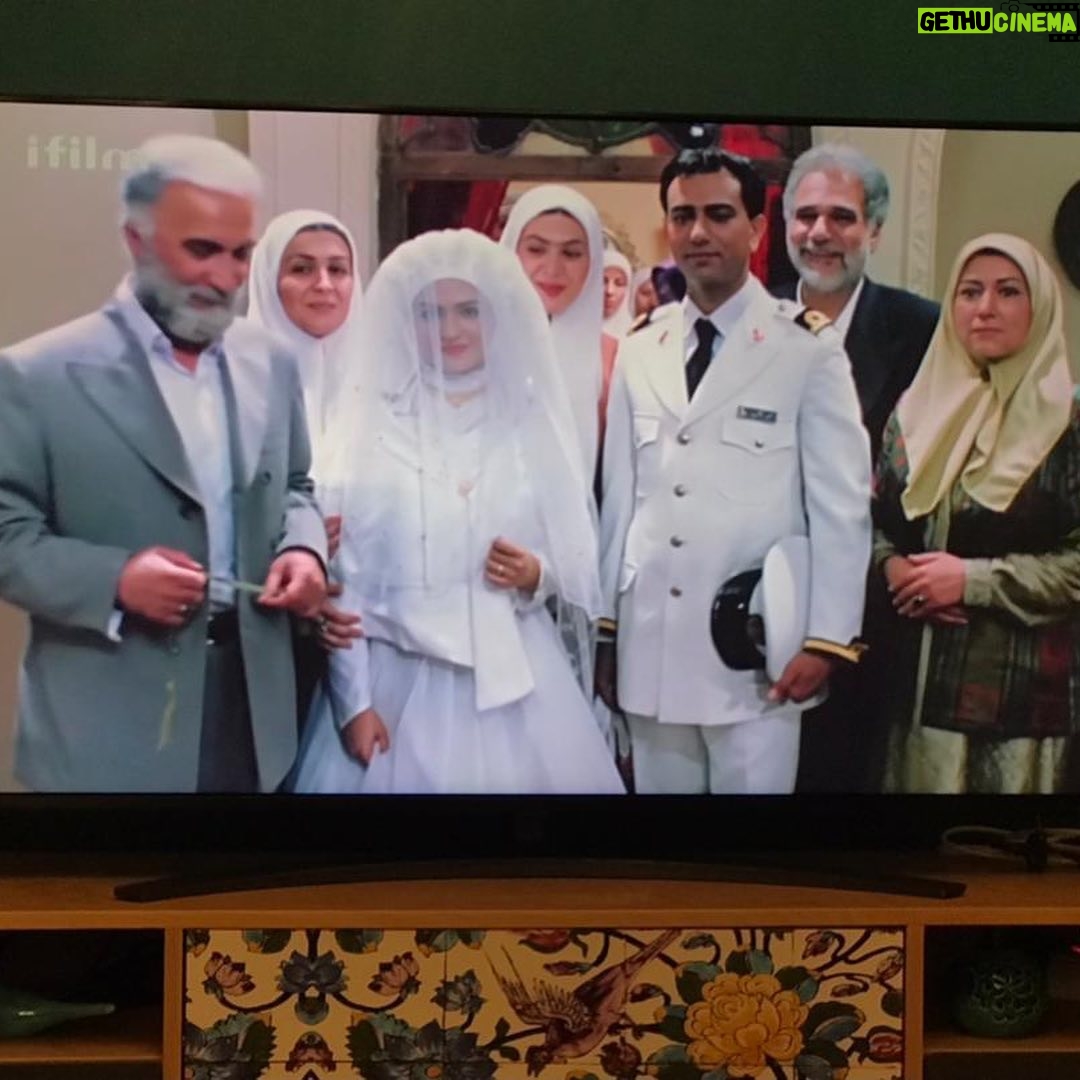 Gelare Abbasi - 47.6K Likes - وقتی عزیزی از باز پخش سریال «در چشم باد » عکس برایم می فرستند .
یادش بخیر . وقتی بیست ساله بودم . به قول شما خاطره بازی .
ماهچهر عزیزم چقدر جای خنده های بی بهانه ات خالیه .
@saednikzat ممنونم ساعد نیک ذات بزرگوار ❤️