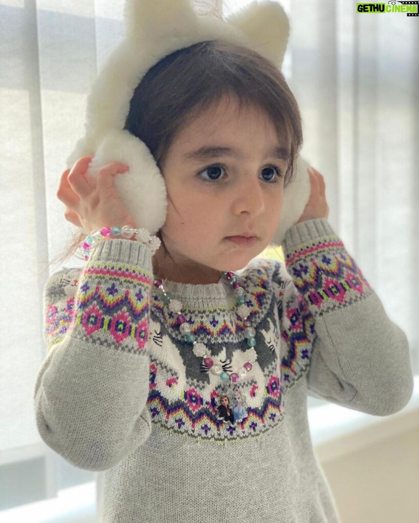 Gelare Abbasi Instagram - خواهرزاده که داشته باشی جان و جهانت میشه خانوم جانا ❤️💐🌺