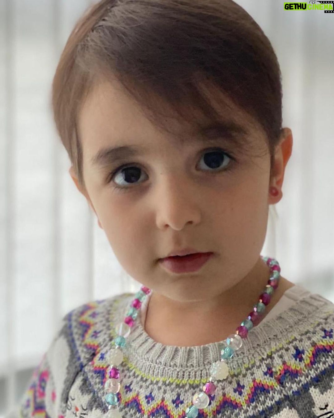 Gelare Abbasi - 33.8K Likes - خواهرزاده که داشته باشی
جان و جهانت میشه خانوم جانا ❤️💐🌺