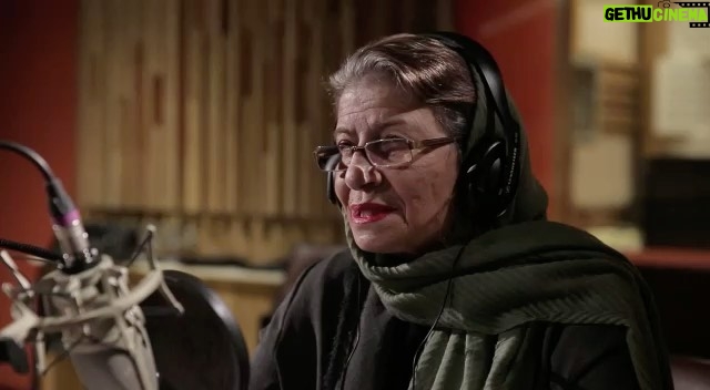Gelare Abbasi Instagram - *در آستانه سالروز درگذشت علی حاتمی؛ انتشار نسخه ویژه نابینایان فیلم سینمایی مادر با صدای احترام برومند سوینا در آستانه سالروز درگذشت علی حاتمی، نسخه ویژه نابینایان فیلم سینمایی «مادر» را با صدای احترام برومند منتشر میکند. به گزارش روابط عمومی سوینا، این گروه نسخه ویژه نابینایان فیلم سینمایی «مادر» ساخته علی حاتمی را روز پنجشنبه سیزدهم آذر ماه منتشر میکند. این فیلم روز پنجشنبه ساعت ۱۹ از رادیو سوینا پخش میشود و پس از آن، روی سایت سوینا در دسترس مخاطبان قرار میگیرد. نظارت متن و ضبط این برنامه به عهده کیوان کثیریان بوده، متن روایت این فیلم را محدثه واعظیپور نوشته و در استودیو شهر صدای پارسیان ضبط شده است. مرجان طبسی نیز صدای این برنامه را میکس و تدوین کرده است. علاقمندان میتوانند با مراجعه به پایگاه اینترنتی سوینا به نشانی www.sevinagroup.com به فایل صوتی فیلمهای سینمایی توضیحدار دسترسی داشته باشند. سوینا را در نشانیهای اینترنتی زیر پیگیری کنید: www.sevinagroup.com www.aparat.com/sevinagroup www.instagram.com/sevinagroup T.me/sevinagroup T.me/radio_sevina https://www.youtube.com/channel/UCs2-CtvQ8W3YZ2M7Xy8DQHQ https://twitter.com/sevinagroup @ehteramboroumand @gelarehabbasi @kkasirian @marjan.tabasi @persiansoundcity ساخت تیزر: افشین ضیائیان #سوینا #سینمای_نابینایان #گروه_سوینا #sevinagroup #فیلم_صوتی #گلاره_ عباسی #سینما_کلاسیک #مادر #احترام_برومند #علی_حاتمی #فیلم_سینمایی #سینما #فیلم_سینمایی_توضیحدار