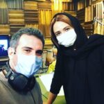 Gelare Abbasi Instagram - من و هوتن شکیبا عزیز ✌️💐چه کیفی داره آدم رفیق هاش درجه یک و عزیز و توانا باشن .نسخه ویژه نابینایان یک فیلم بی نظیرررررر چه سرمایه هایی دارم من .خدا حفظتون کنه رفقا 💐💐❤️ امروز .استودیو فراز . @hootanshakiba @sevinagroup